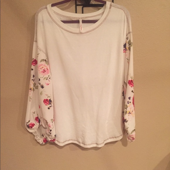 My Story Tops - 🎉 BOGO Pretty and fun!